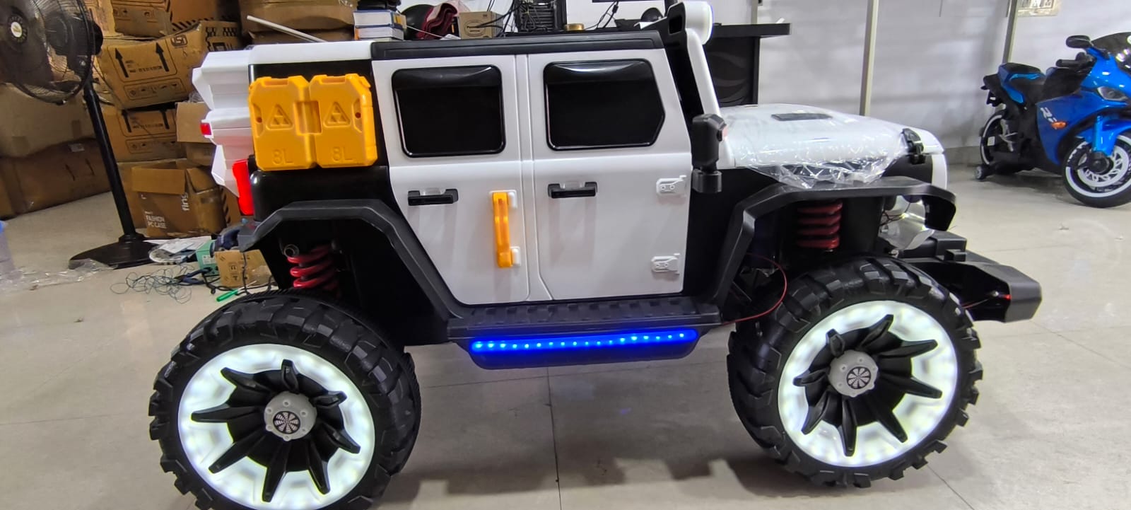 BENZ big JEEP AGE LIMIT 1YEAR TO 15YEAR - Image 3